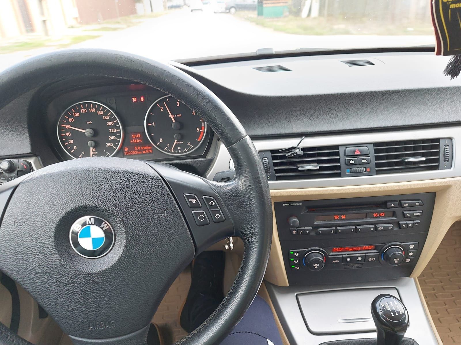 Navigatie Android 2GB Carplay BMW e90 e91 e92 e92 Waze YouTube GPS