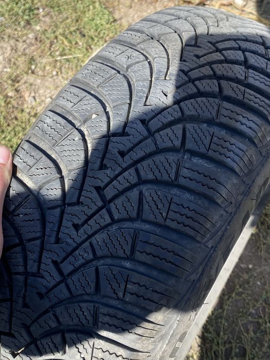 Vand jante pe 15 cu avelope mixte în stare foarte bună