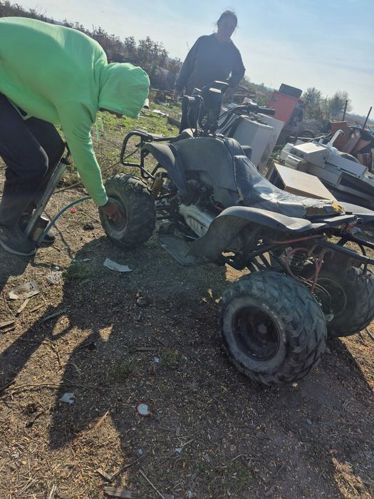Vand atv 250cc are probleme la carburator trebuie schimbat