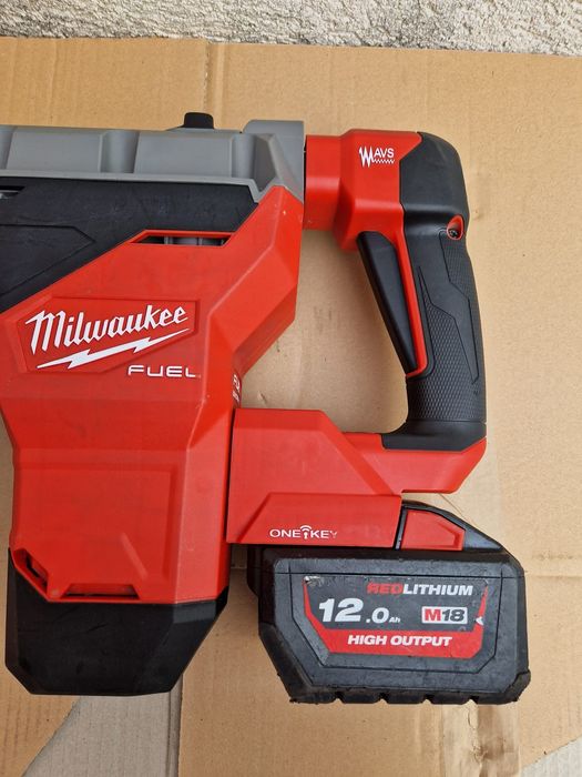 Milwaukee rotopercutor sds max  pe acumulatori