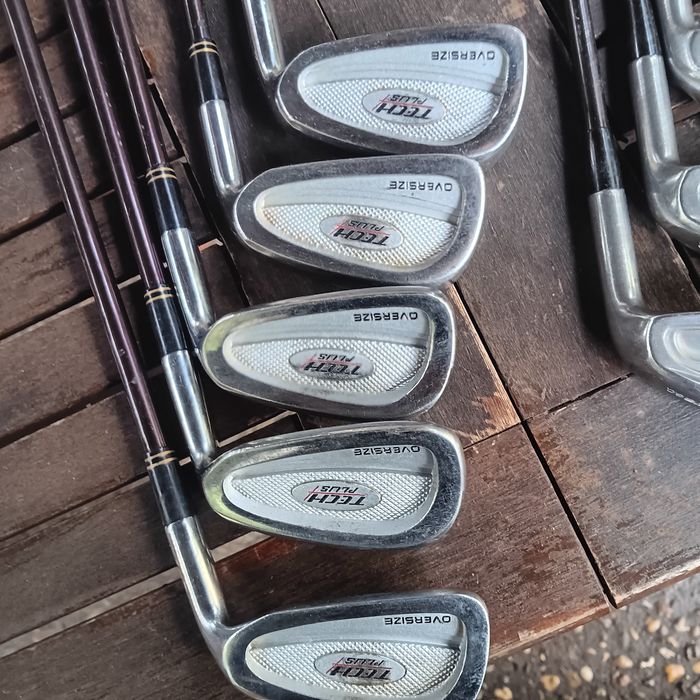 Две чанти със стикове за голф