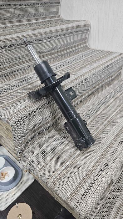 Стойка (амортизатор) Hyundai Elantra 2018 — почти новая