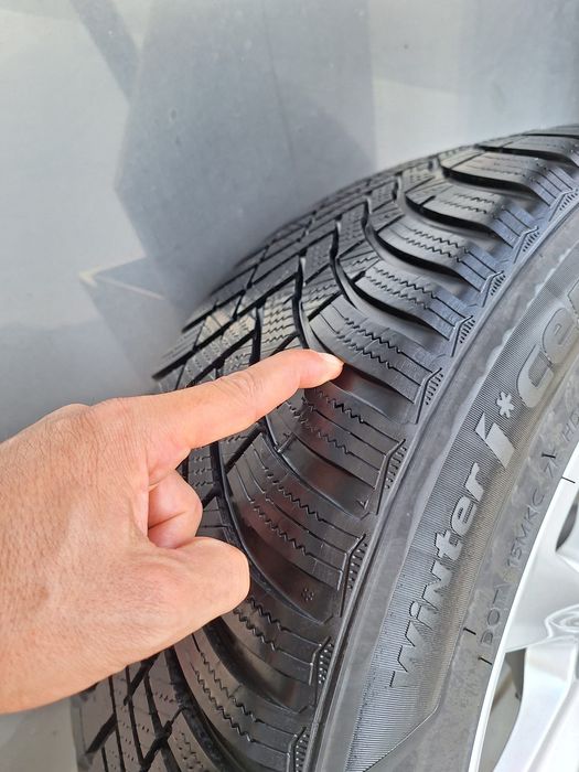Jante Roti anvelope iarna BMW seria 5 F10 225 55 17 DOT 2023