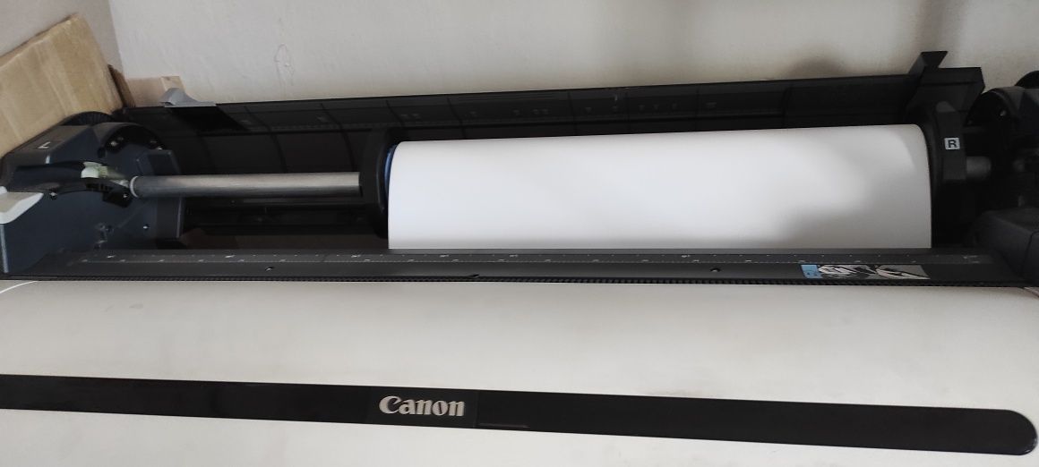 Vând plotter canon ipf 770