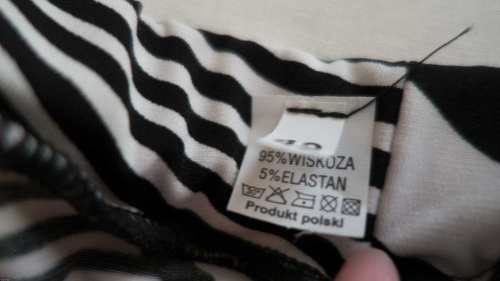 Fustă lungă , nepurtată, fabricată în Polonia