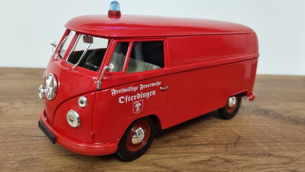 Macheta Bus VW pompier 1:18