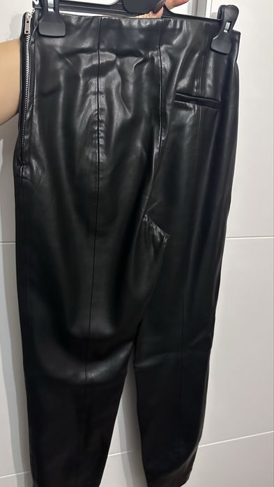 Нов кожен клин Mango