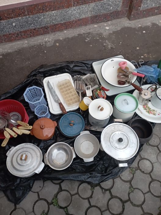 Кастрюли,чашки,ложки,вилки и д.р