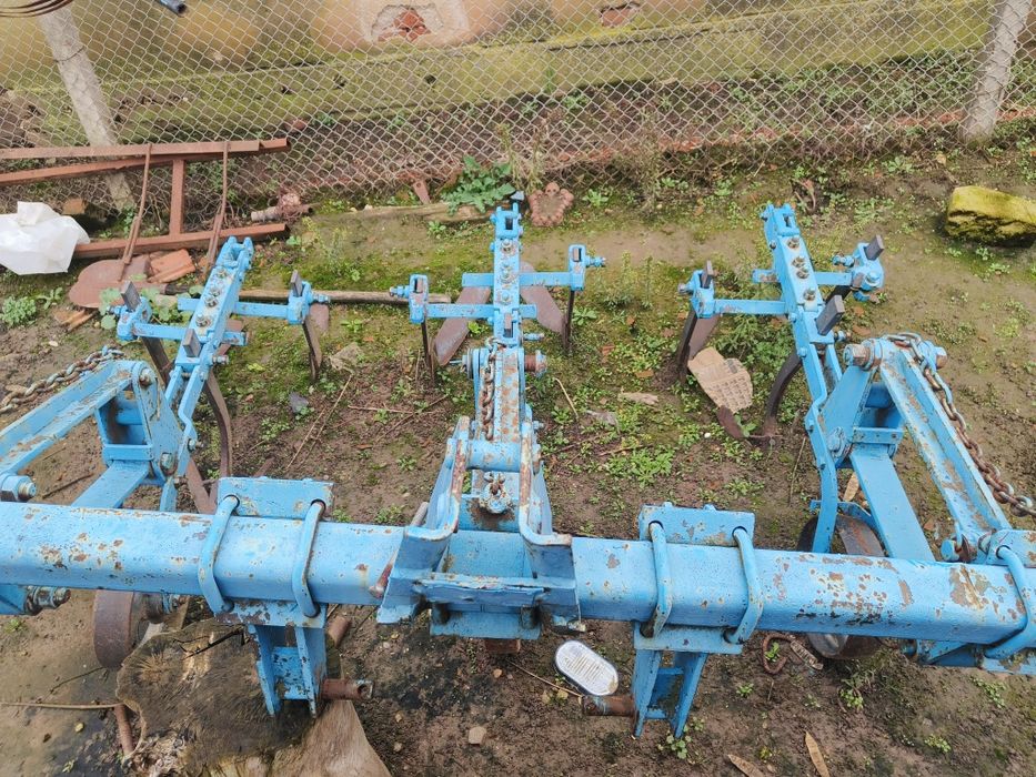 Cultivator ; prășitor  3 secții