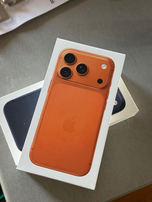 iPhone 17 Pro – 256GB (Cosmic Orange)