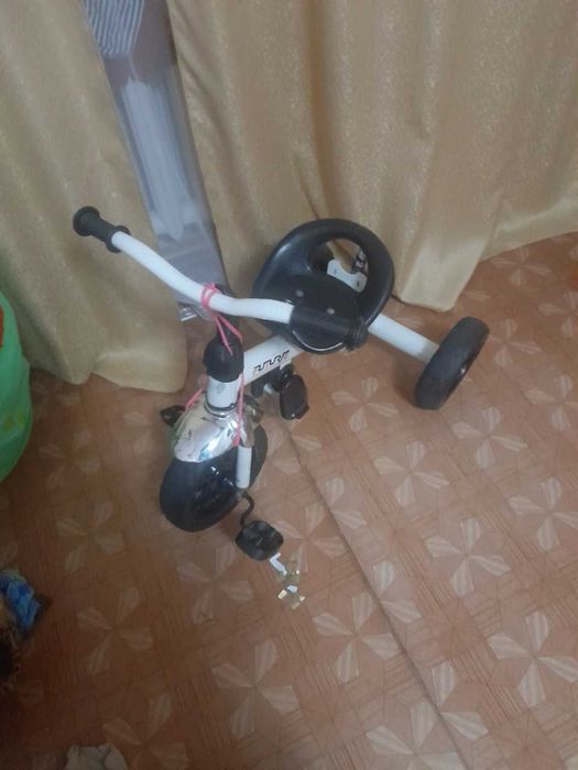 продам детский 3 колесный велосипед