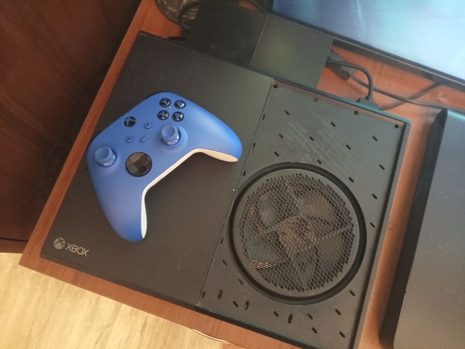 Xbox one 1 Тб в хорошем состоянии читайте внимательно