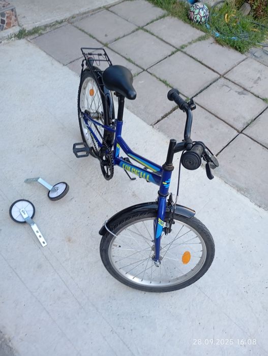 Bicicleta copii plus roti ajutatoare impecabila