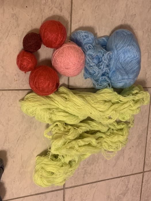 Прежда за плетене на дрехи . 4 лв / 50 гр.