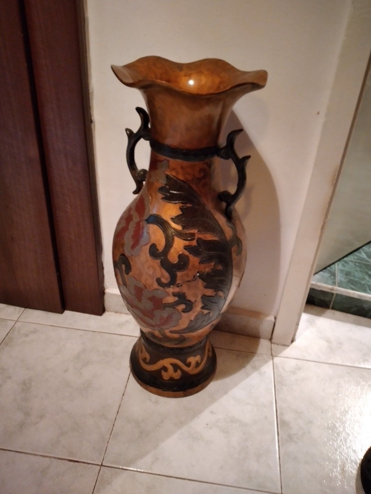 Старинна ваза в добро състояние