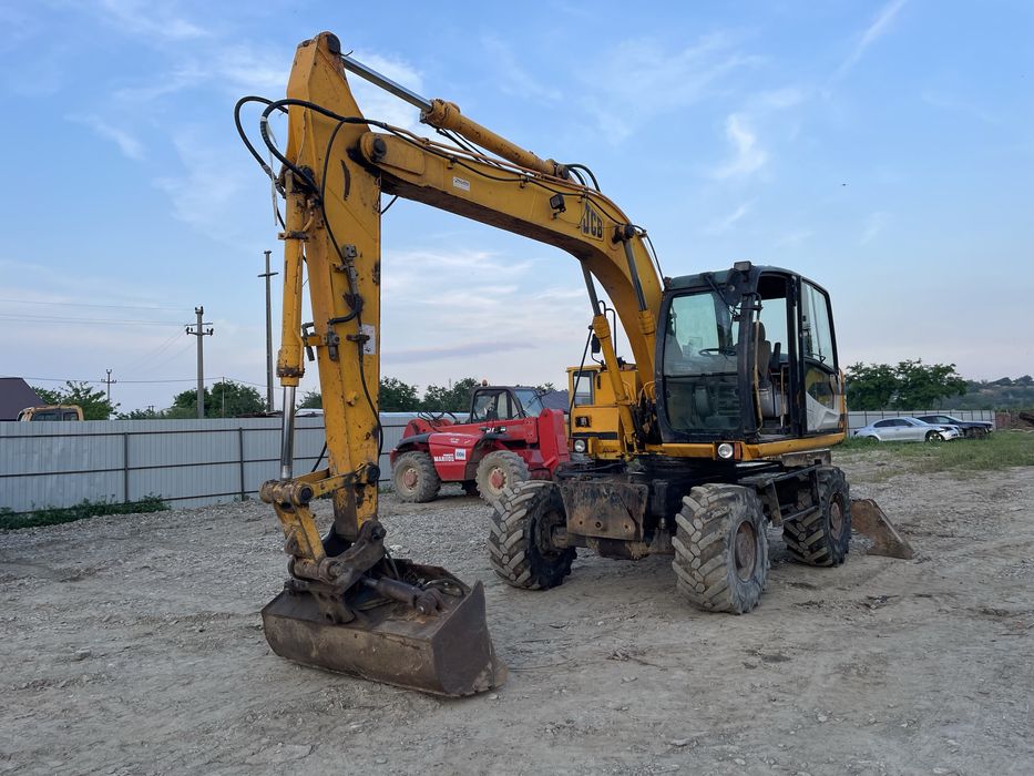 Excavator pe roti JCB 130