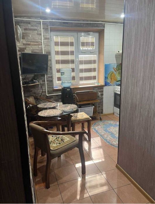 Фархадский базар Продам 2 комнатную Квартиру кирпич Комнаты-Раздельные