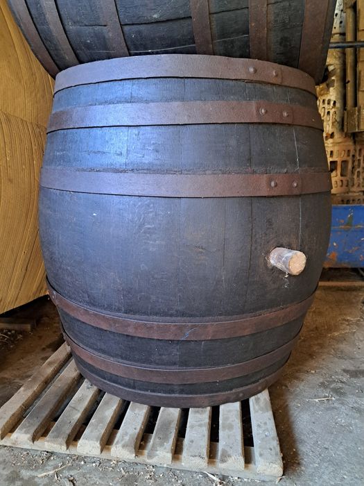 Butoi stejar pentru vin 170 litri 2buc