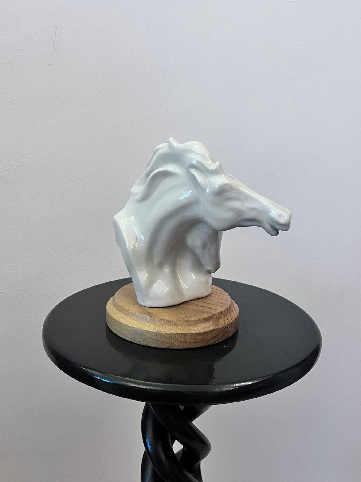 Bibelou expresiv portelan semnat Capodimonte statueta bibeloluri