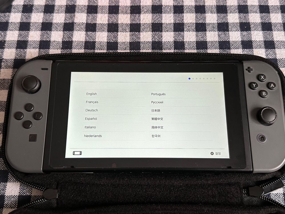 Продам Nintendo Switch rev.2 + чехол + Mario Odyssey