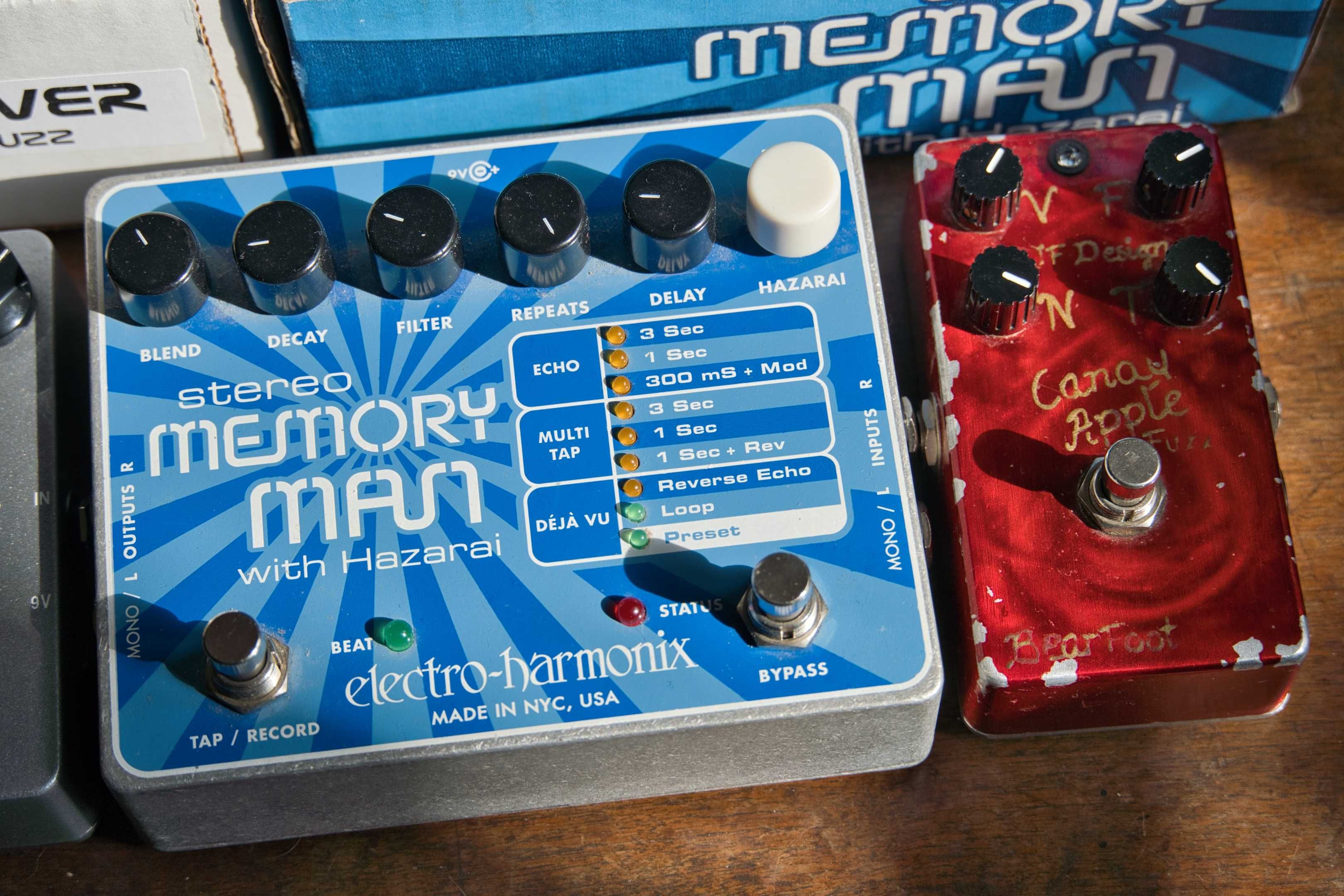 Electro-Harmonix Memory Man Stereo with Hazarai pedala delay looper