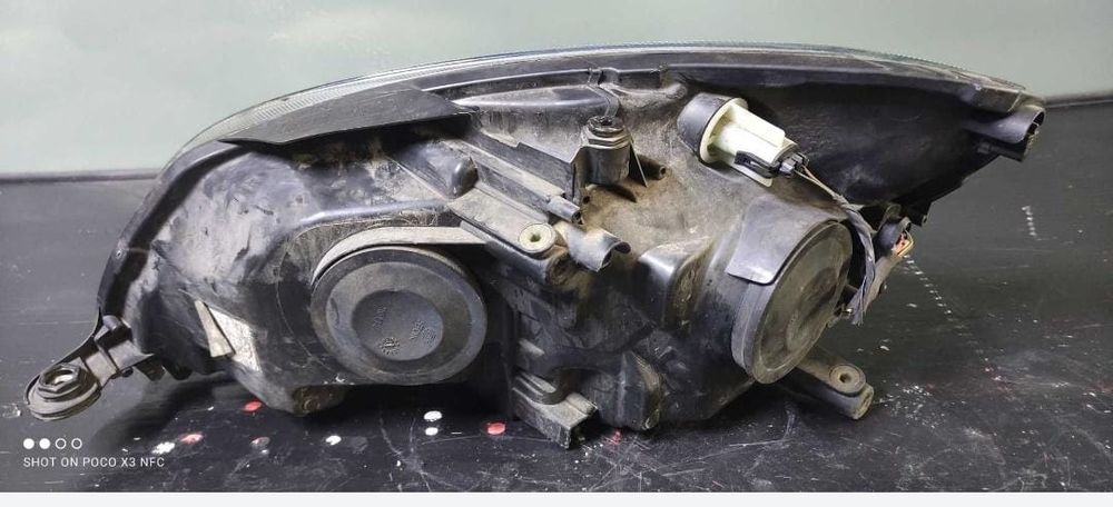 far dreapta skoda fabia cu lupa fundal nergru european