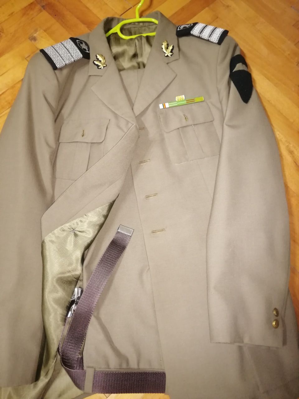 Costume și accesorii militare
