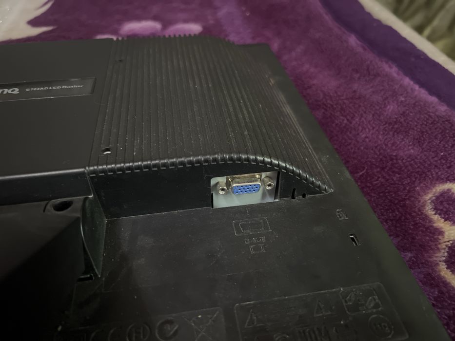 Продается монитор,клавиатура ,мышка и коврик для мыши СРОЧНООООО!!!