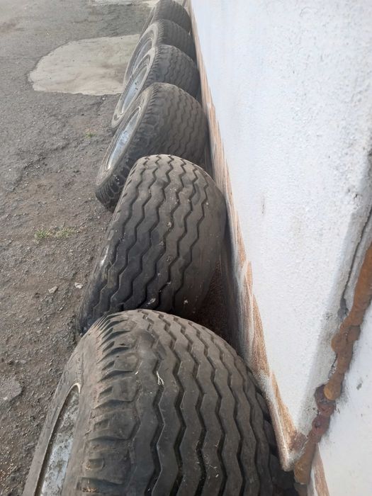 Гуми и джанти за ремарке Ремби 10 т