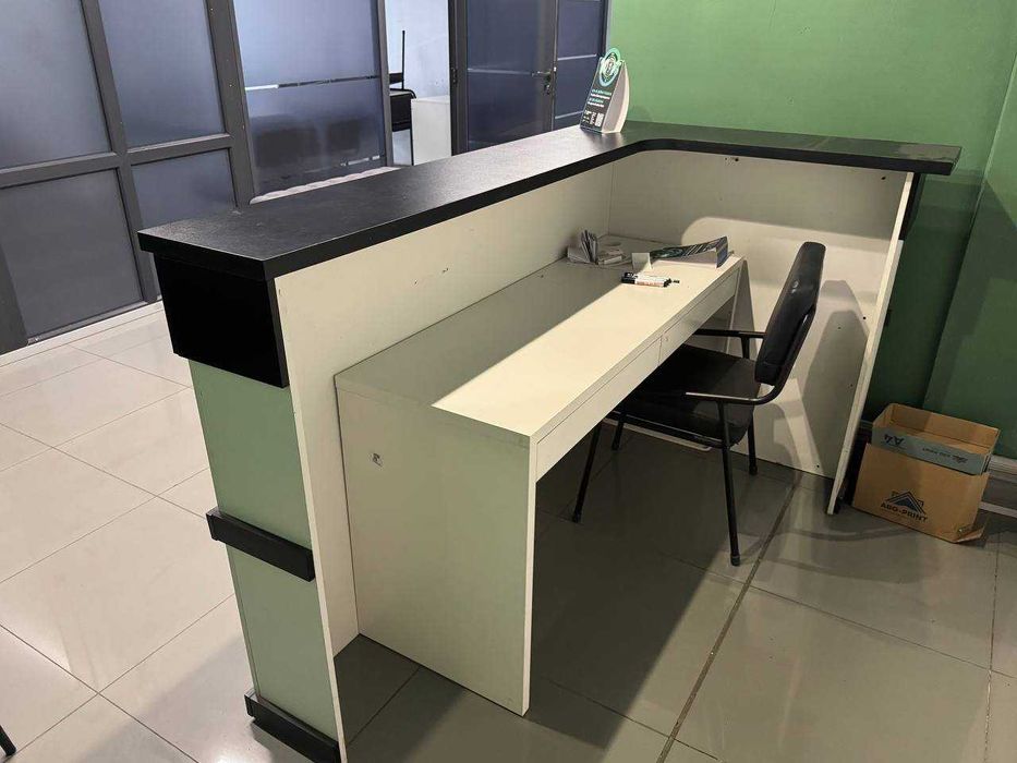 Стойка ресепшн целая