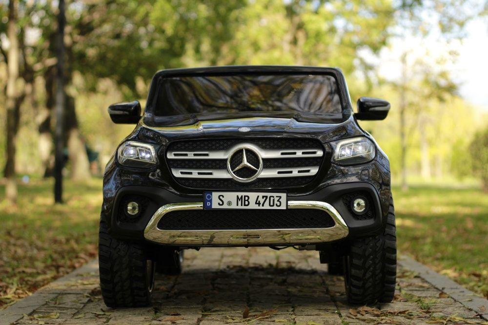 Masinuta electrica pentru 2 copii Mercedes X-Class PREMIUM 4x45W #Negr