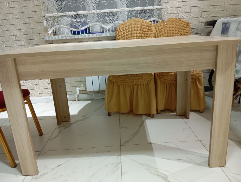 Продам стол отличном состоянии, качество хорошие ,длина 1, 35 ,ширина