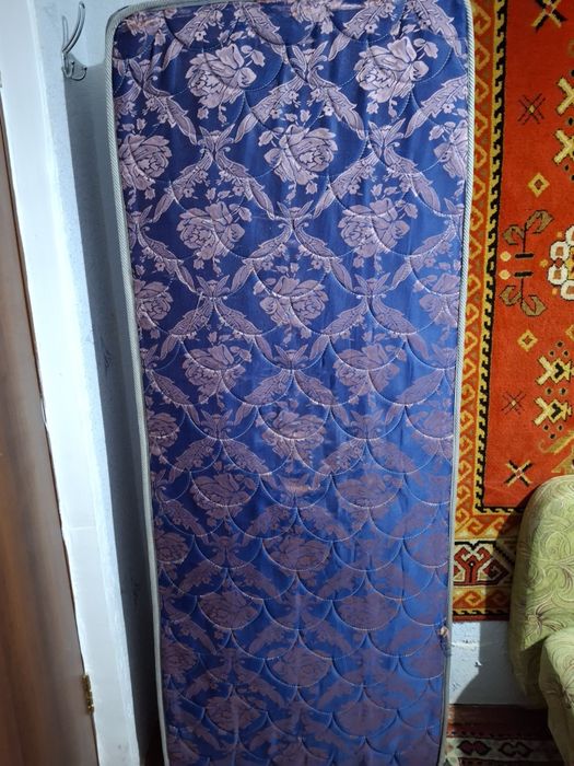 Продам матрас в хорошем состоянии