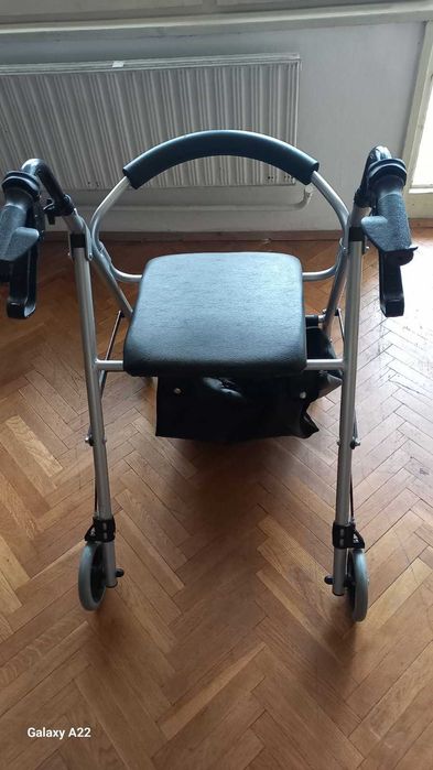 Ролатор за възрастни