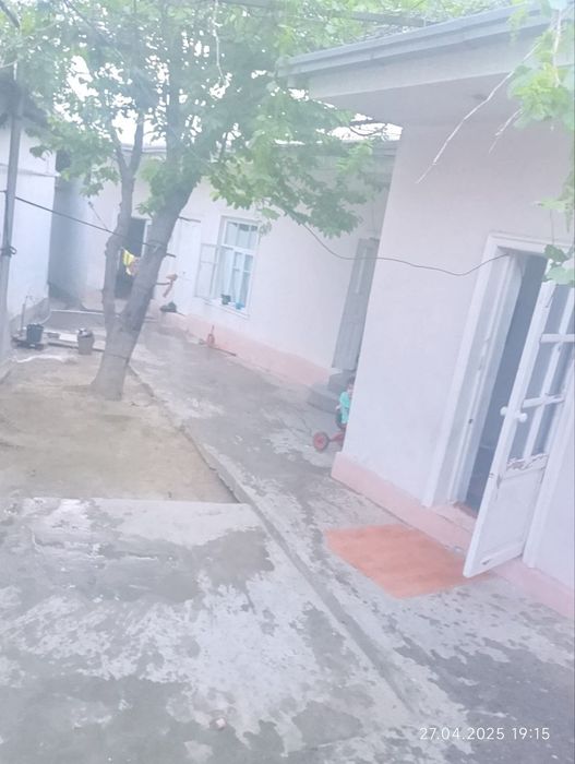 Срочно Янгиюл шахарида ховли 5 хонали сотилади.