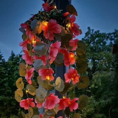 Соларна висяща саксия с LED осветление Living & Garden