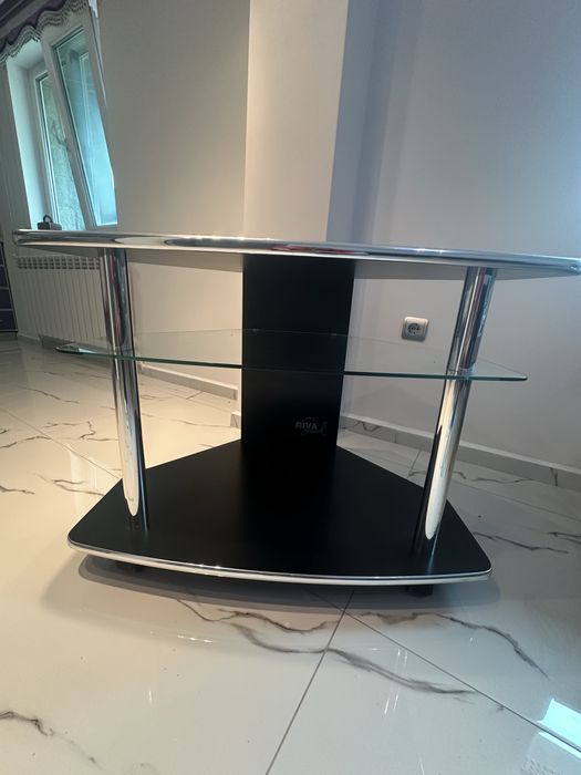 Маса за телевизор в отлично състояние много малко е използван