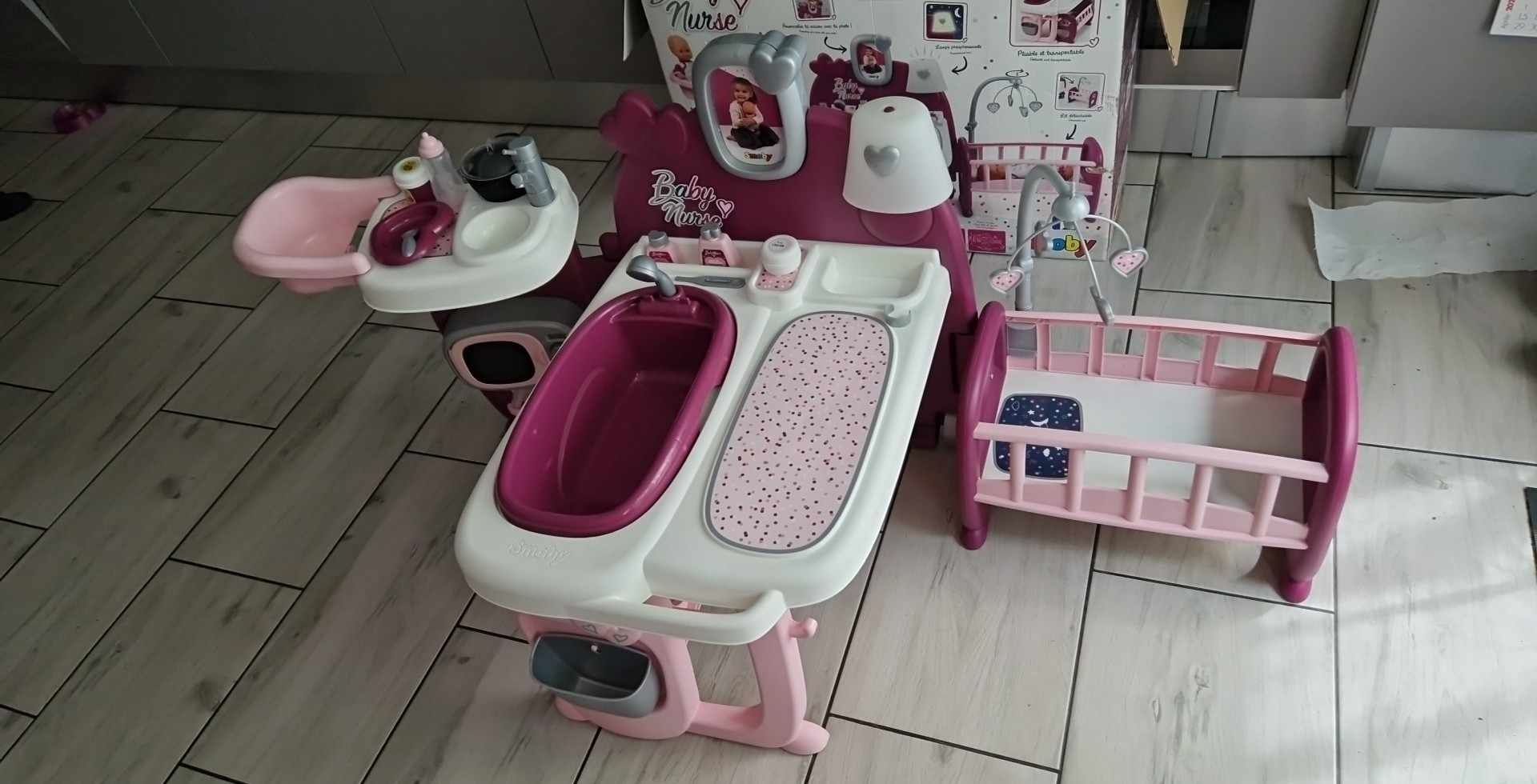 Centru de ingrijire pentru papusi Smoby Baby Nurse Doll`s Play Center