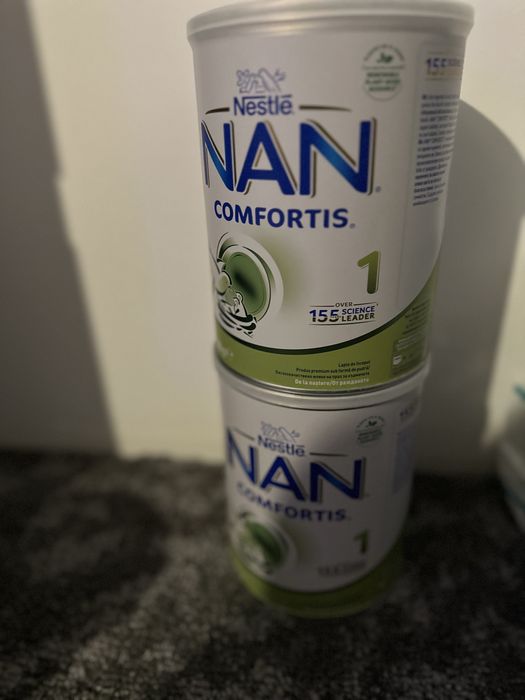 Vând lapte comfortis una este sigilata iar una am luat din ea 4 cupe