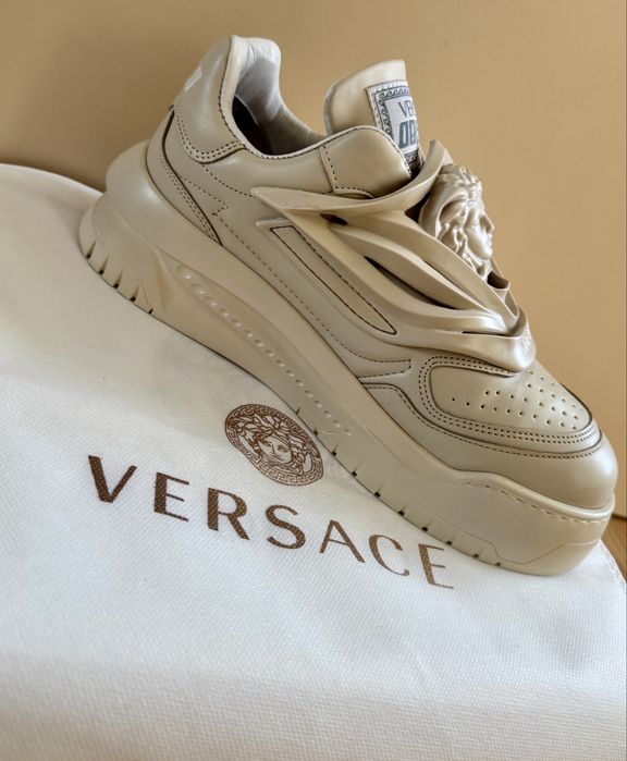 Versace odiseea