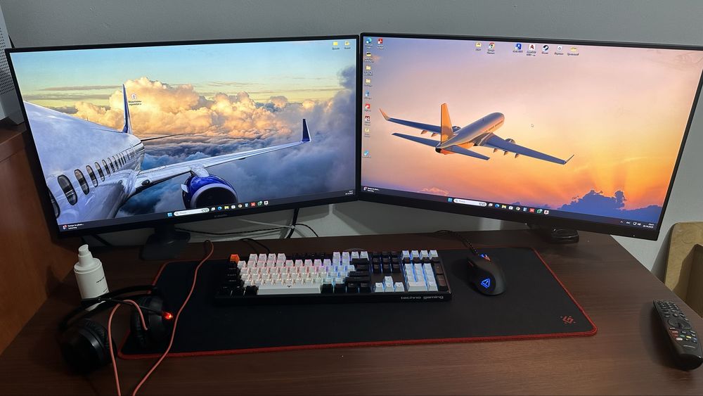 Продаются мониторы