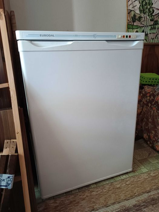 фризер вертикален с три чекмеджета