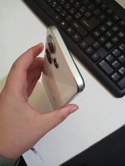 Iphone 8 va Infinix hot 30 play ikkalasi bitta telga obmen