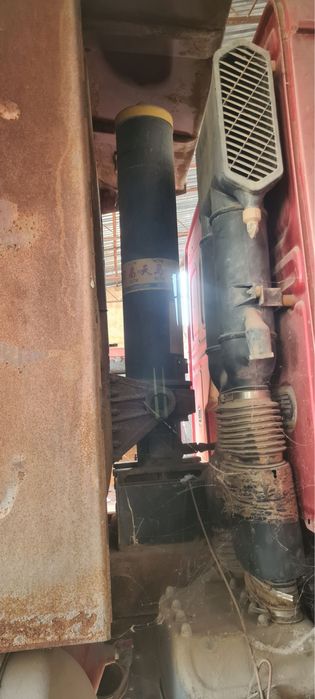 ХОВО юк машинаси сотилади 2010 йил