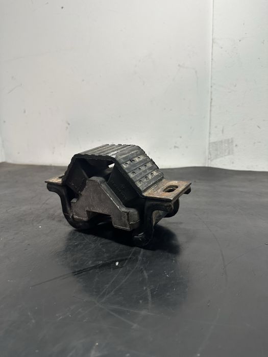 Suport tampon motor Mercedes vito  W638 2.2 CDI 6382411713