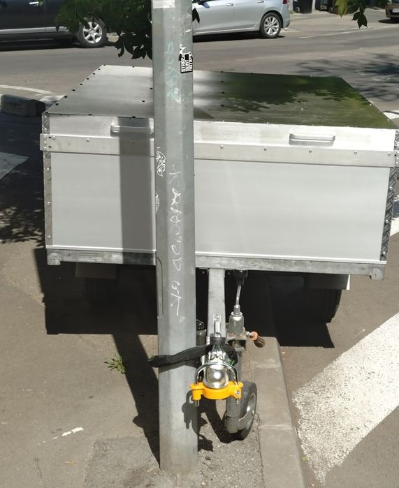 Remorca Saris Royal cu capac, 100% din aluminiu, 500 kg, lumini led.