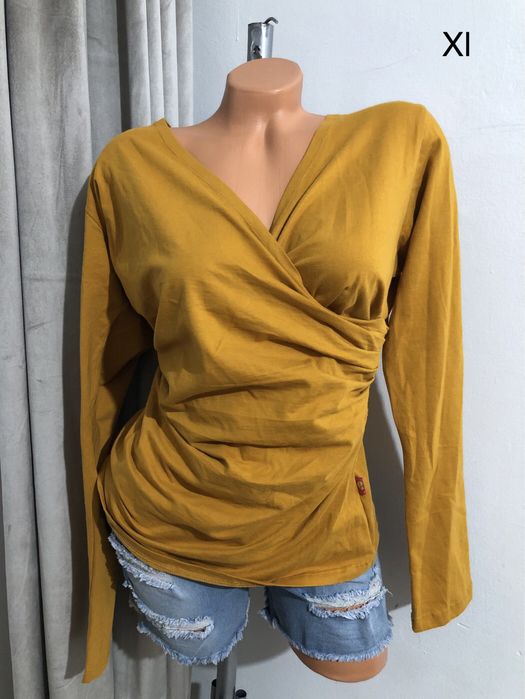Bluza cu pliuri pe parti de gravide