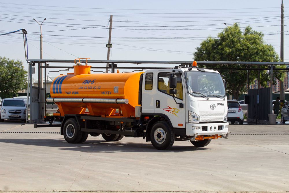 Сотувда мавжуд! Поливомоечная машина (водовоз) FAW Tiger V (6 м³)