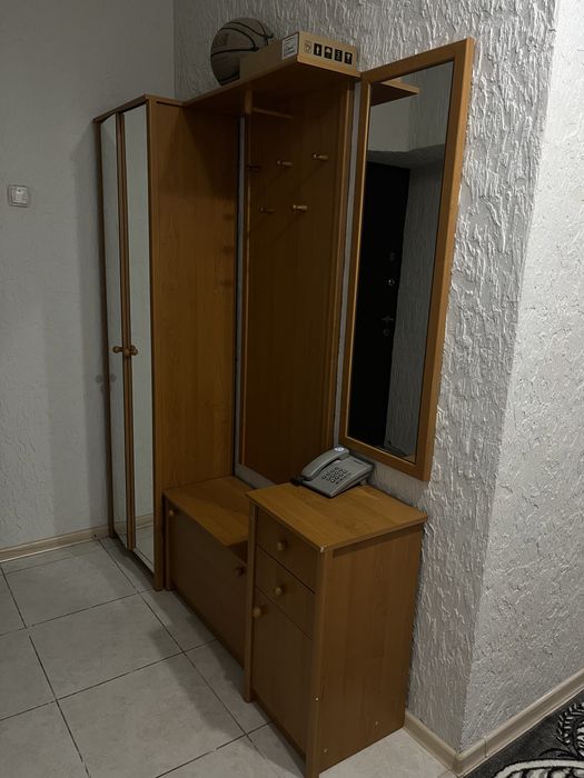 Шкаф в прихожую с зеркалом