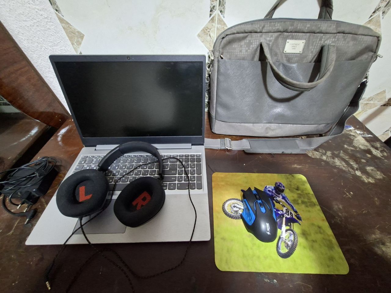 Lenovo noutbuk hamasi sotiladi